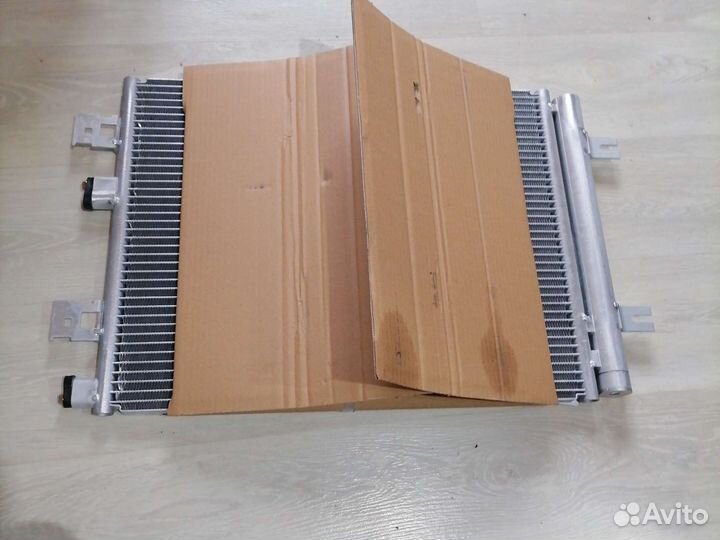 Радиатор кондиционера Ларгус. renault