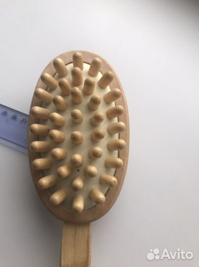 Массажная щетка