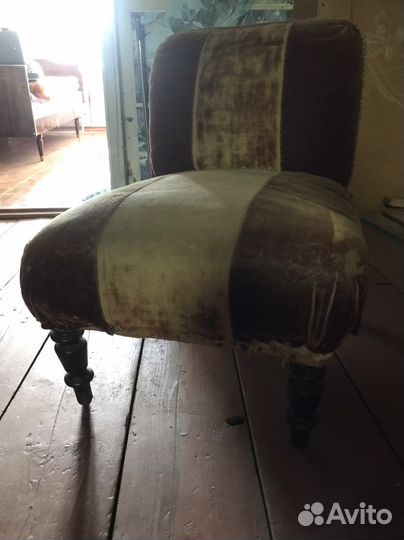 Старинное антикварное кресло