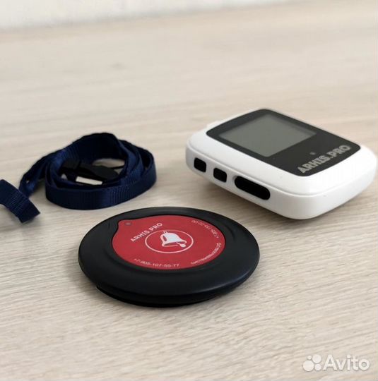 Кнопка вызова персонала и часы для мед учреждений