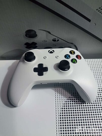 Xbox One s 1tb с играми