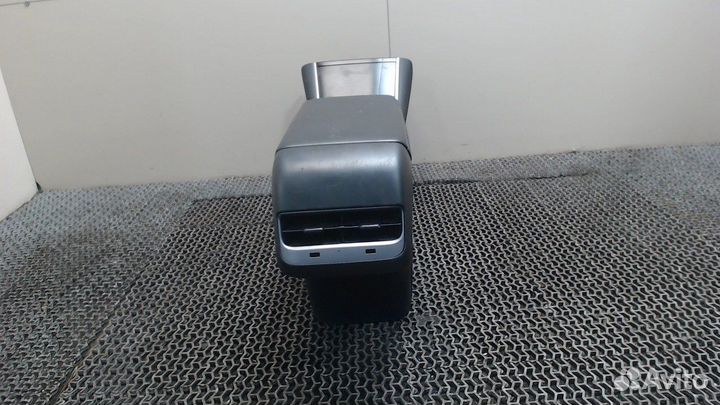 Консоль салона Tesla Model 3, 2019