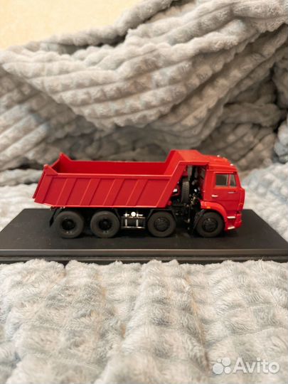 Модель грузовика камаз 6540 коллекционная