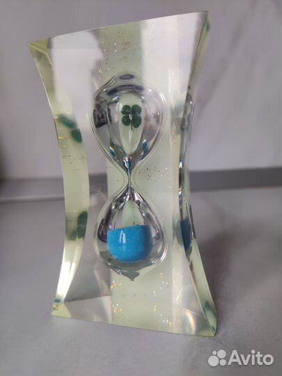 Песочные часы светящиеся в темноте с клевером