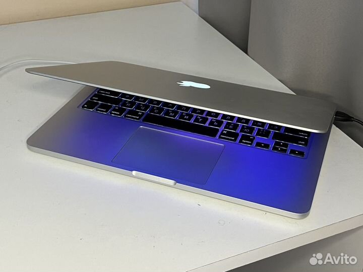 Отличный MacBook Pro 13 2015 i5/8/128Gb