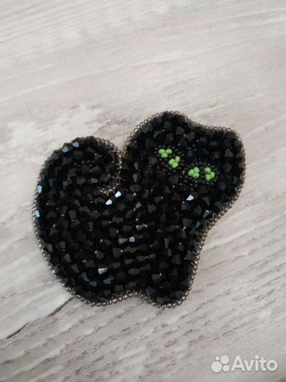 Брошь из бисера ручная работа