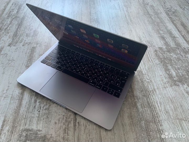 MacBook Pro 13-inch, 2017, Two Thunderbolt 3 ports
