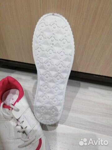 Кроссовки новые