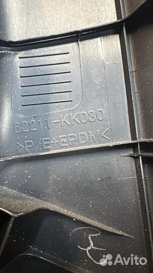 Обшивка стойки передняя Toyota Hilux 8 рест
