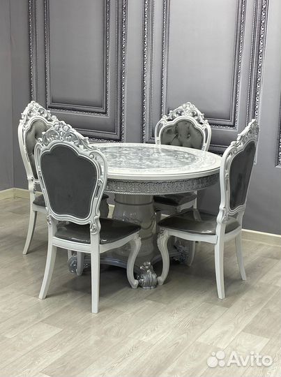 Стол и стулья в гостиную. В наличии