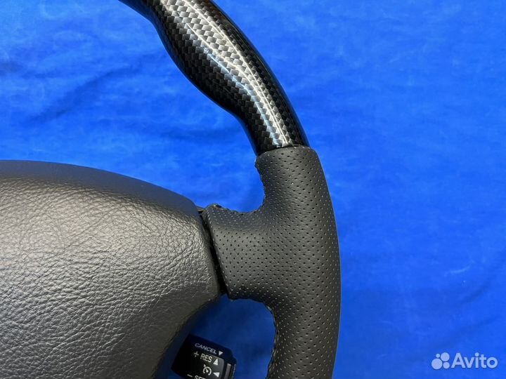 Анатомический руль косточкой под карбон Prado 120