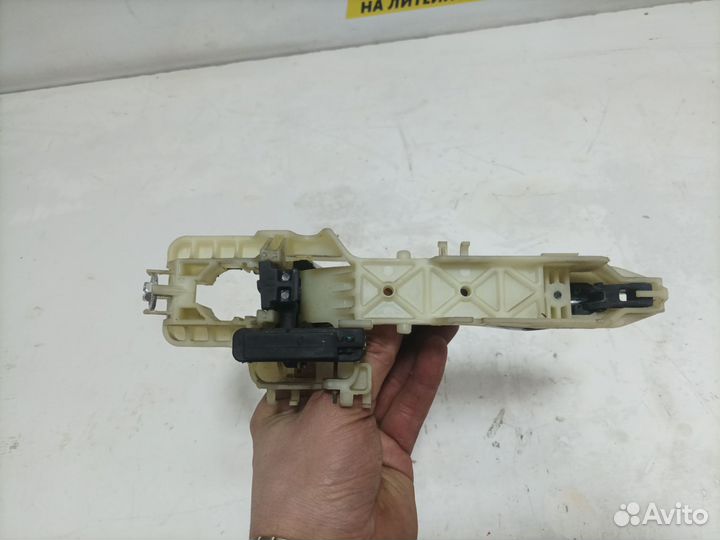 Ручка двери передняя левая Kia Sportage 3 SL