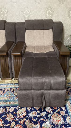 Холл угловой