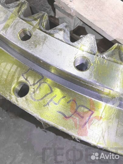 Опорно-поворотный круг PC400LC-8 208-25-61100