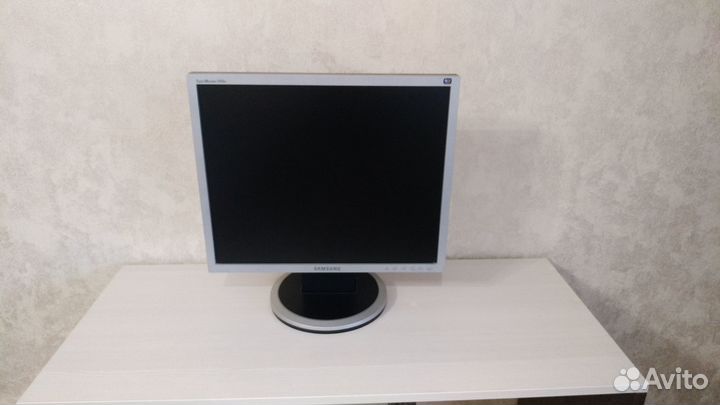 Монитор Samsung SyncMaster 940n 19