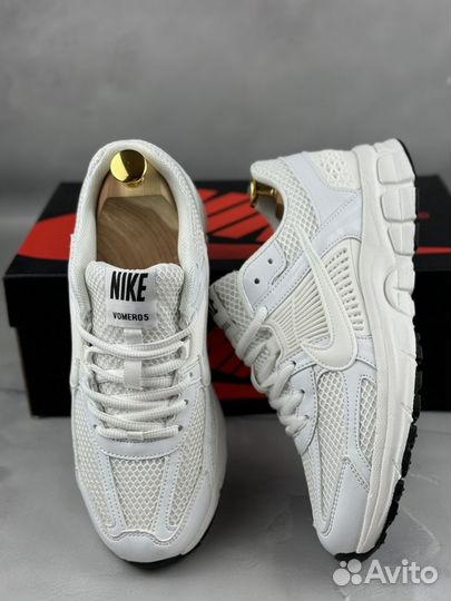 Мужские кроссовки Nike White Vomero 5