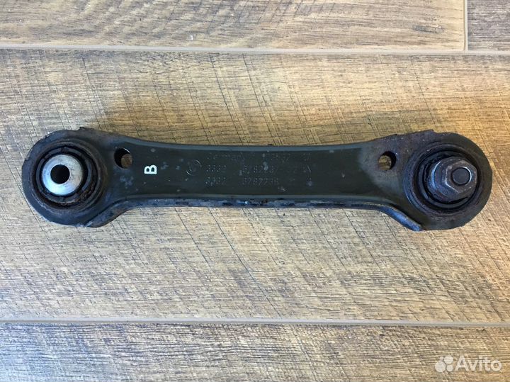 Направляющий рычаг левый BMW E87