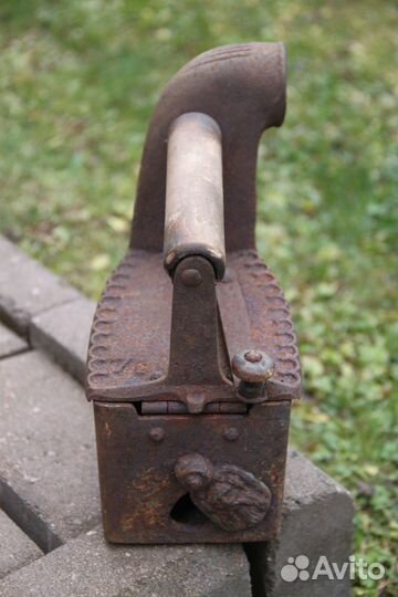 Утюг с трубой угольный старинный 19 век Номер №7