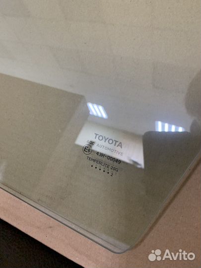 Стекло боковое перед левое toyota rav4 681020R090