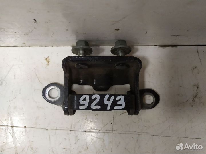 Петля двери задней правой верхняя Almera (G15) 13