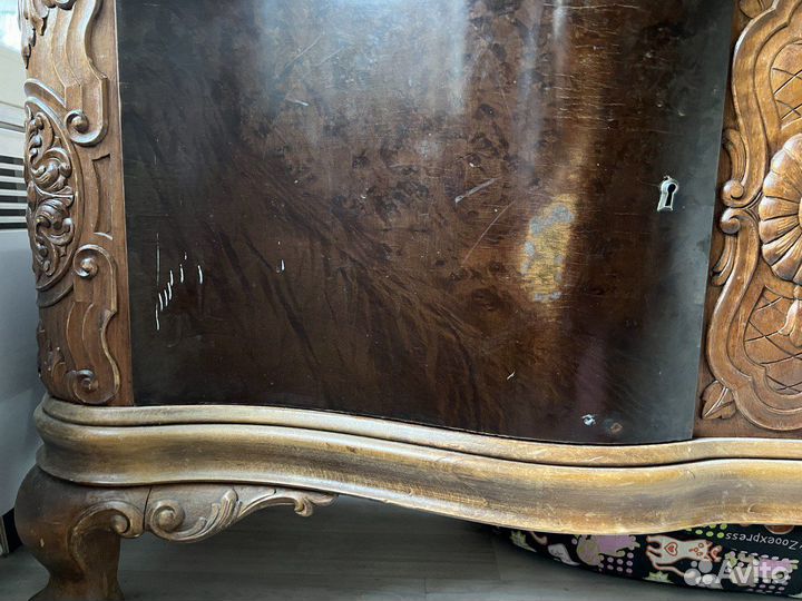 Старинный шкаф буфет горка