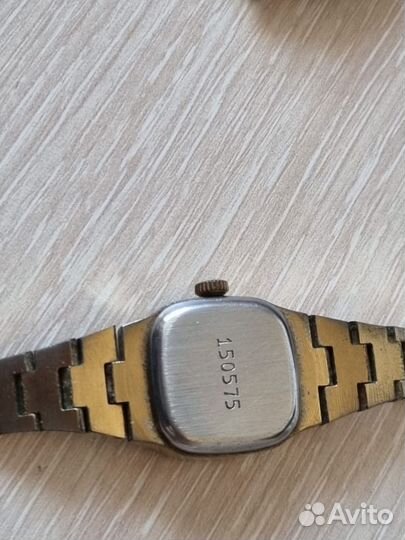 Часы наручные женские чайка