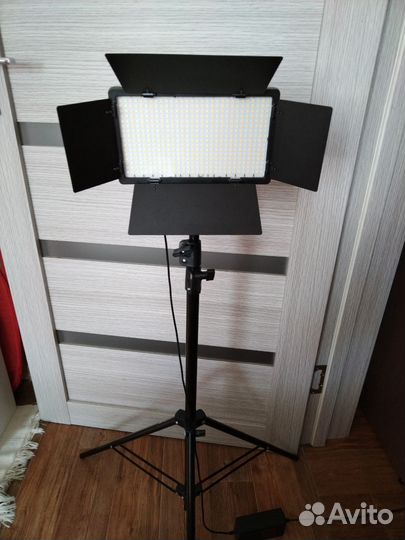 Видеосвет 600