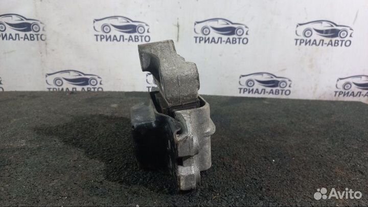 Подушка двигателя Tiguan