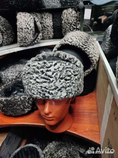 Каракулевая шапка