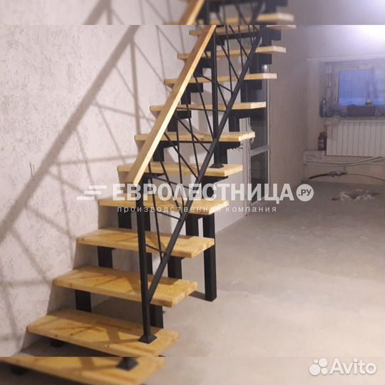 Лестница на металлокаркасе
