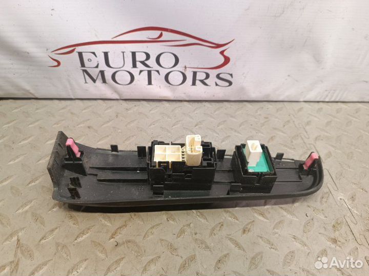 Блок управления стеклоподъемниками передний правый