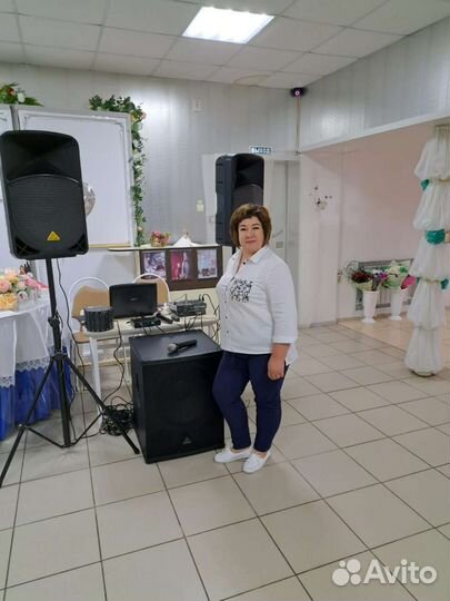 Ведущая/диджей