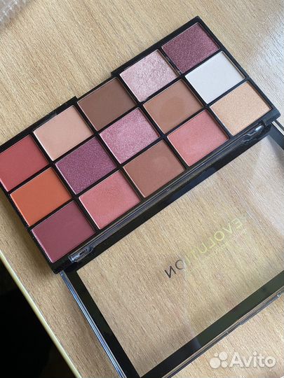 Revolution палетка теней новая