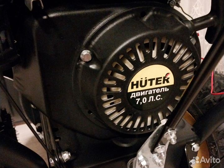 Снегоуборщик бензиновый самоходный Huter SGC 4100L