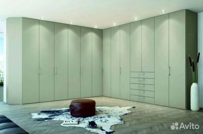 Зеркальный шкаф