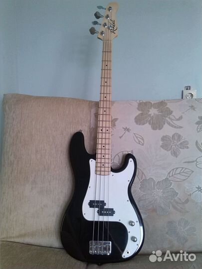 Бас гитара Rockdale