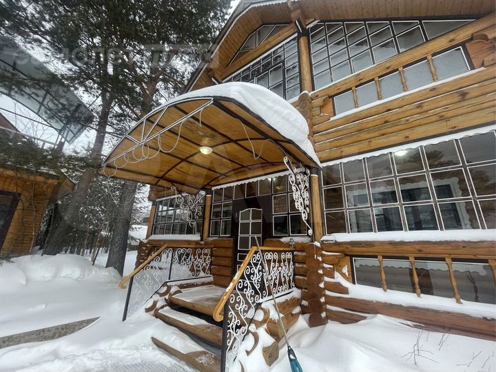 Дом 248,8 м² на участке 7,5 сот.