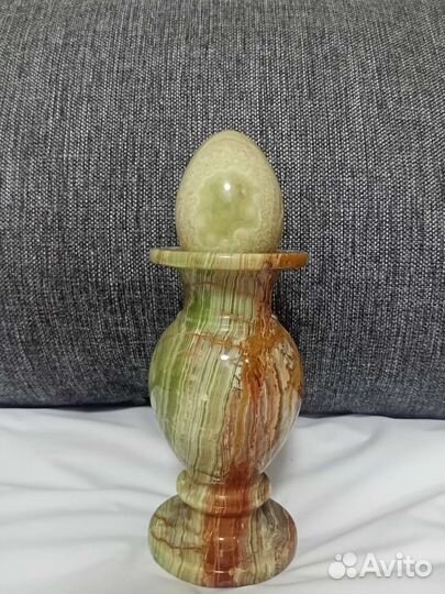 Ваза из оникса