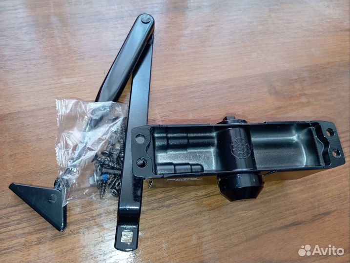 Доводчик дверей dormakaba