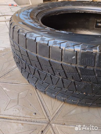 Bridgestone Blizzak DM-V1 285/60 R18