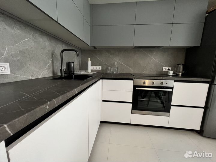 Кухня на заказ столешница в подарок