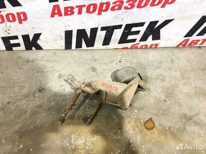 Подушка двигателя передняя правая Chevrolet Niva