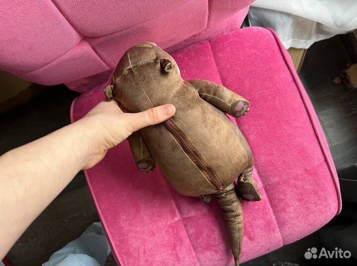 Интерьерная подушка-игрушка Спящая Выдра