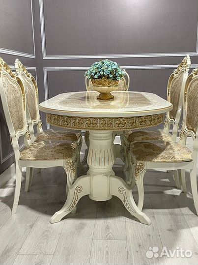 Стол обеденный. В наличии