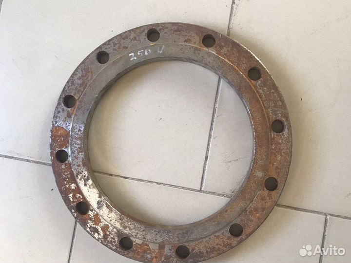 Фланцы 300-250-200 Кран молочны нержавейка