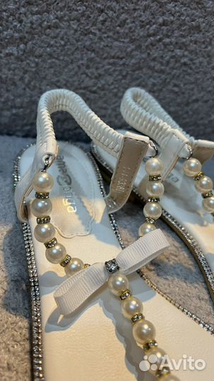 Сандалии босоножки белые с жемчугом и стразами 37