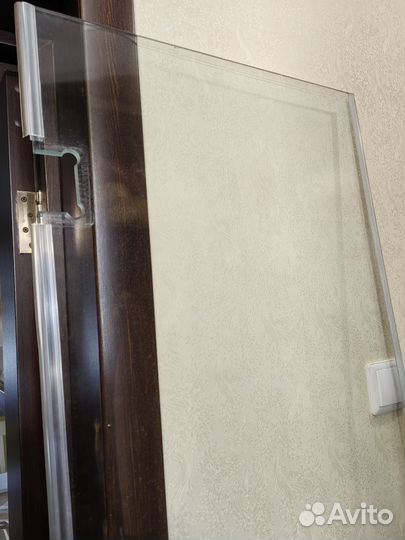 Душевая дверь из стекла