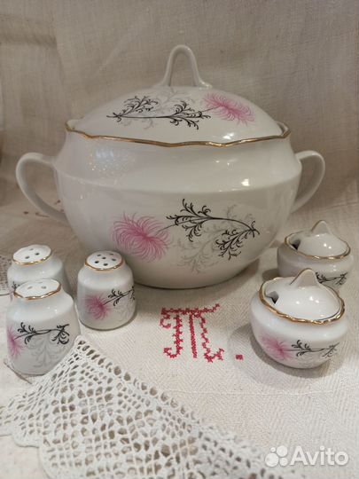 Супница с набором для специй