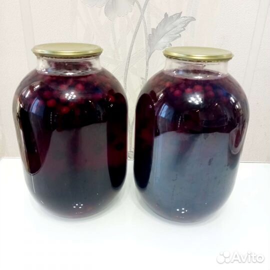 Компот Клубничный.Огурцы маринованные.Чеснок