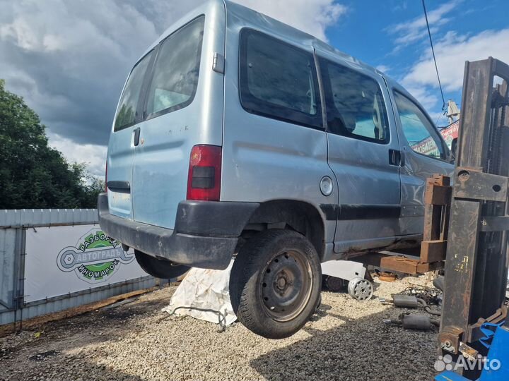 В разборе Peugeot Partner M59 1.4 KFW 75л.с. 2004г